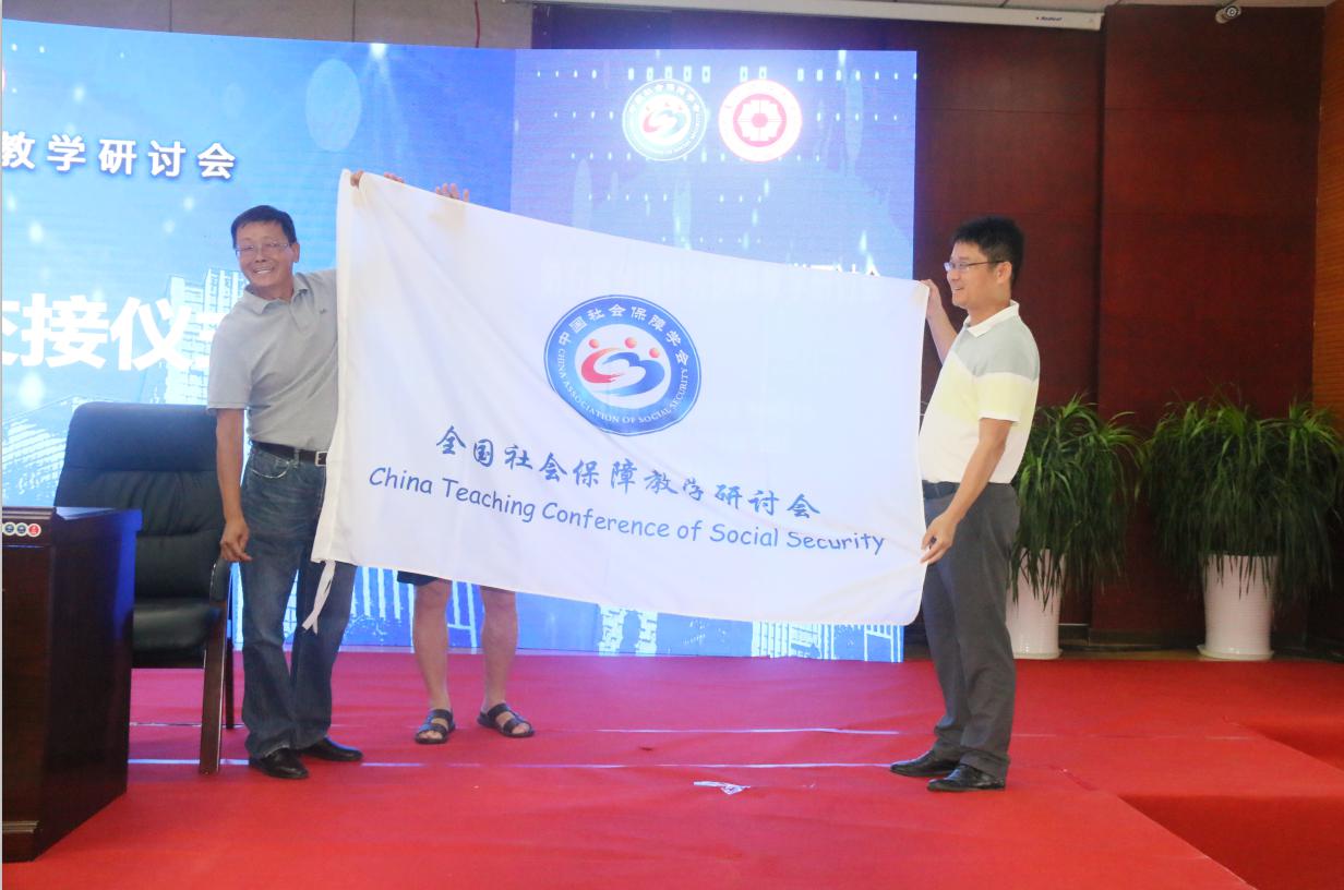 黄色直播
与广西师范大学的交接仪式.jpg